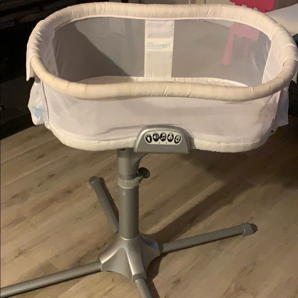 Halo 360 bassinet swivel sleeper
